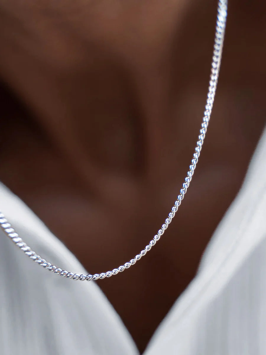 MINIMAL CHAIN NECKLACE