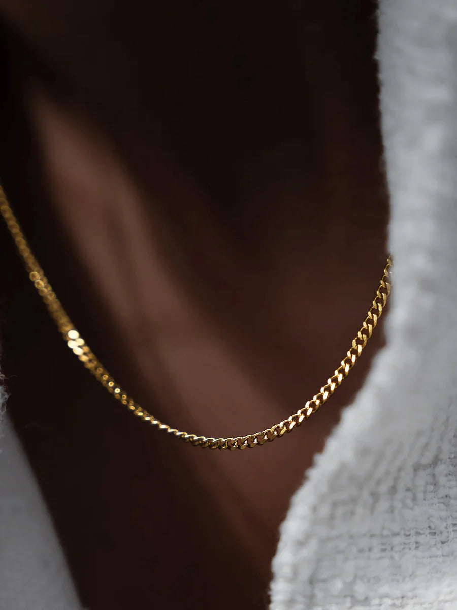 MINIMAL CHAIN NECKLACE